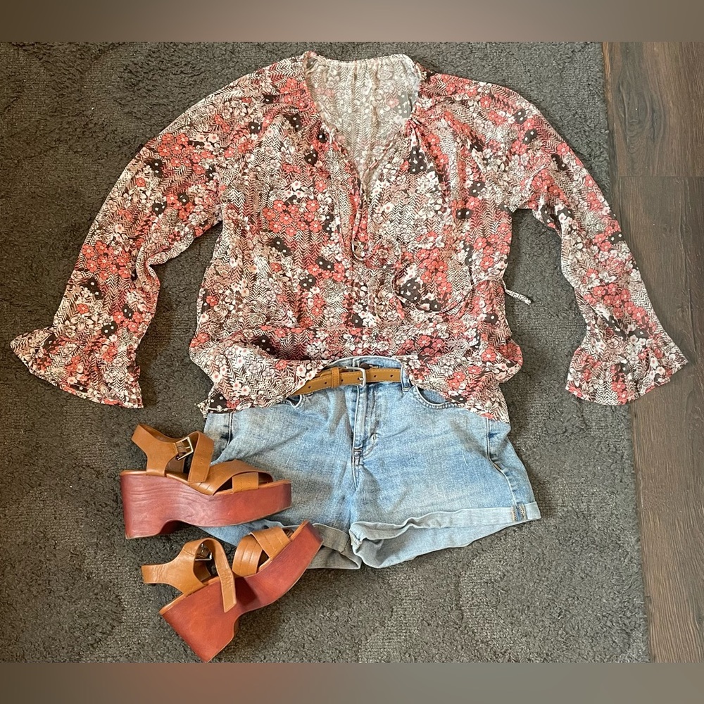 Light weight, bell sleeve, long sleeve top